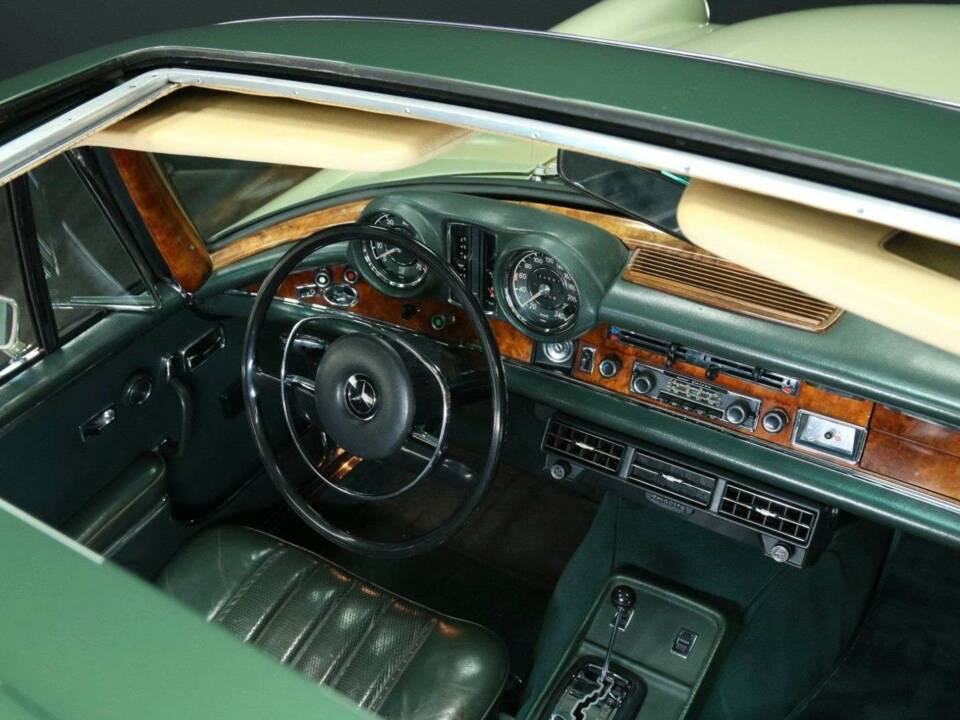 Image 26/49 of Mercedes-Benz 280 SE (1970)