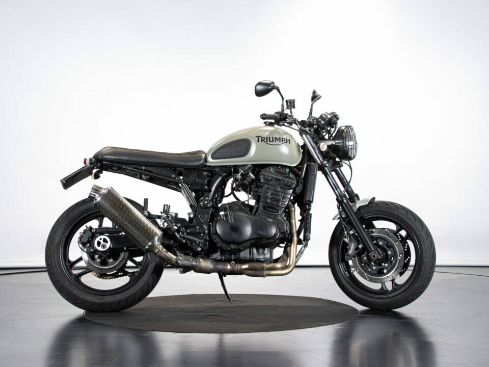 Immagine 5/50 di Triumph Trident 900 (1994)