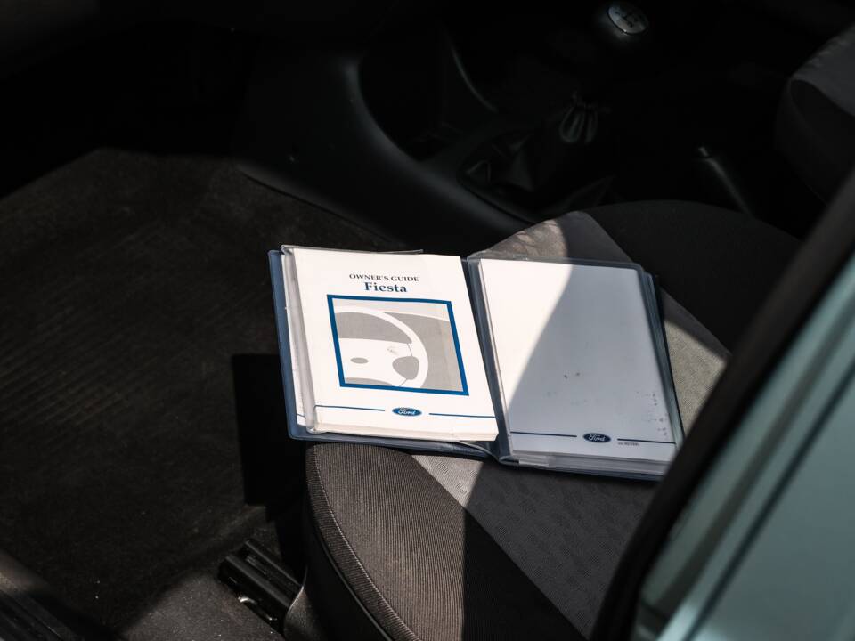 Image 25/27 of Ford Fiesta 1.25i (2000)