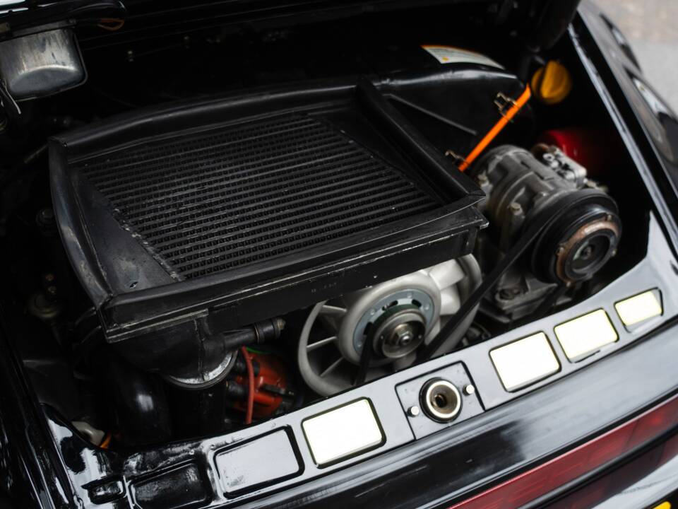 Image 21/67 of Porsche 911 Turbo 3.3 (1987)