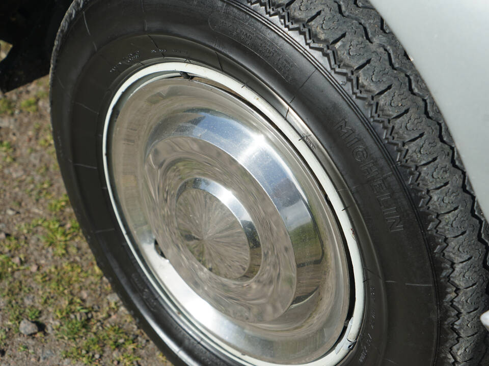 Image 16/24 of Citroën DS 23 IE (1975)