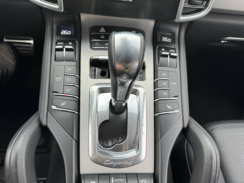 Bild 18/63 von Porsche Cayenne Turbo (2010)
