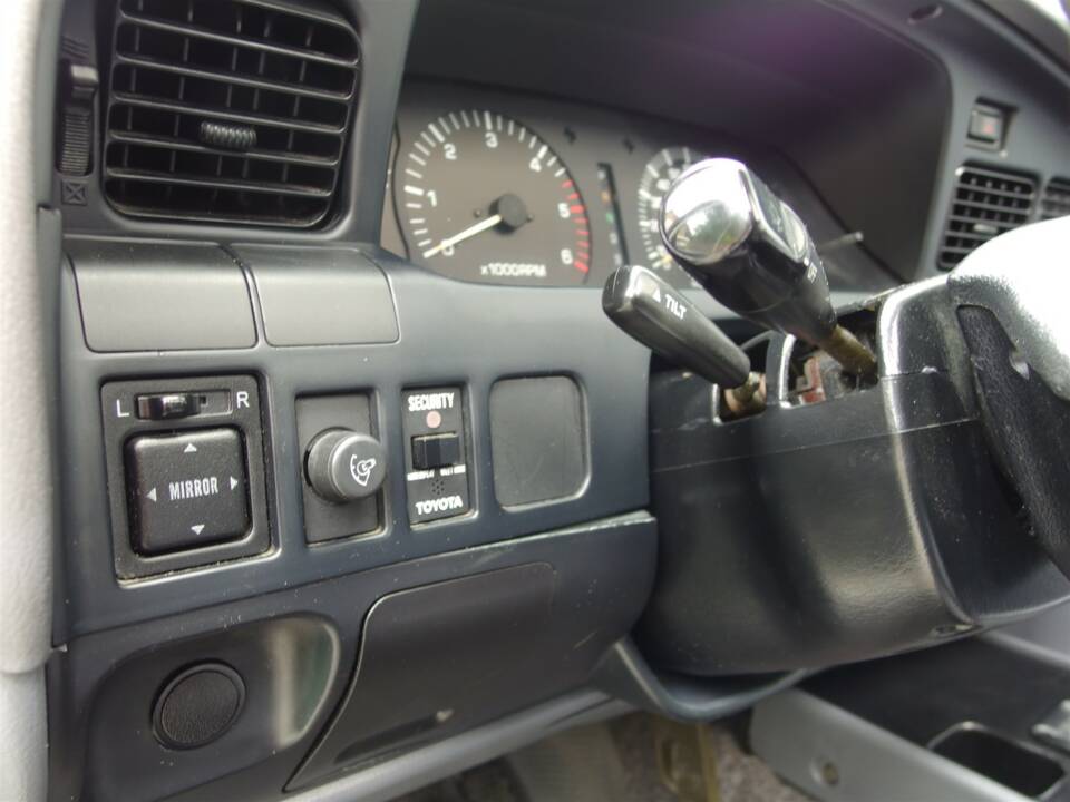 Bild 48/97 von Toyota Land Cruiser FJ80 (1992)