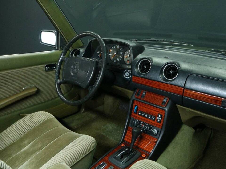 Bild 28/50 von Mercedes-Benz 300 D (1981)