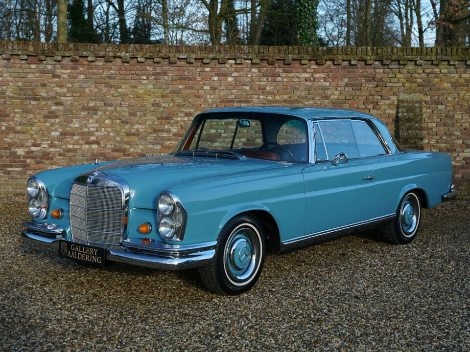 Image 11/50 of Mercedes-Benz 250 SE (1967)