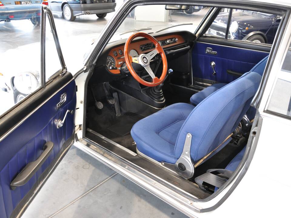 Image 20/32 of Lancia Fulvia 1.3 S (1973)