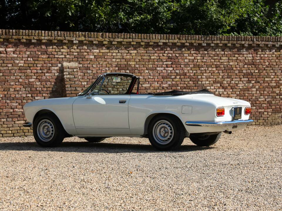 Image 28/50 of Alfa Romeo Giulia 1600 GTC (1966)