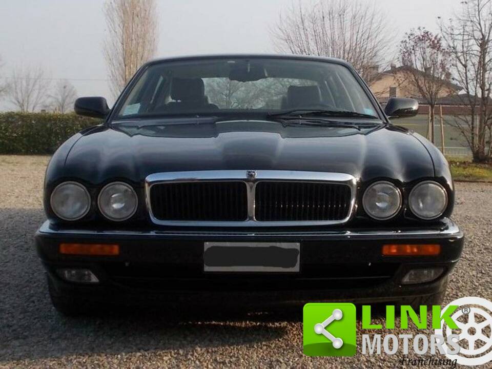 Image 3/7 de Jaguar XJ6 Sport 3.2 (1995)