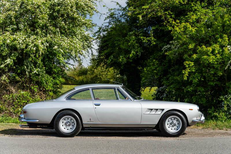 Image 5/49 de Ferrari 330 GT 2+2 (1966)