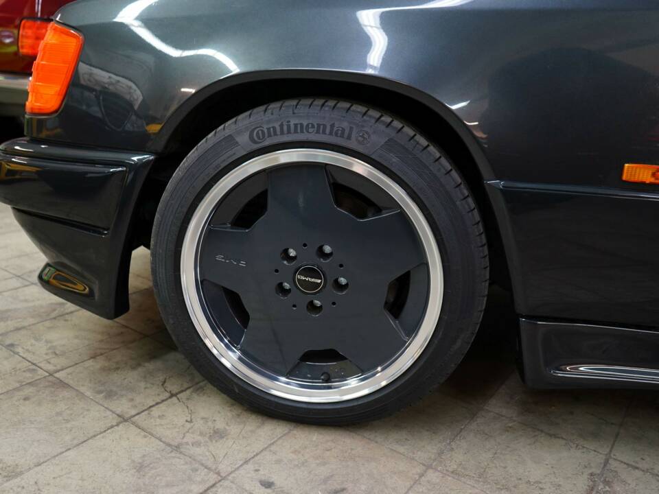 Afbeelding 30/35 van Mercedes-Benz 300 CE-24 (1992)