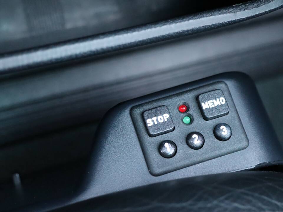 Imagen 24/50 de Alfa Romeo 164 3.0 V6 Quadrifoglio (1991)