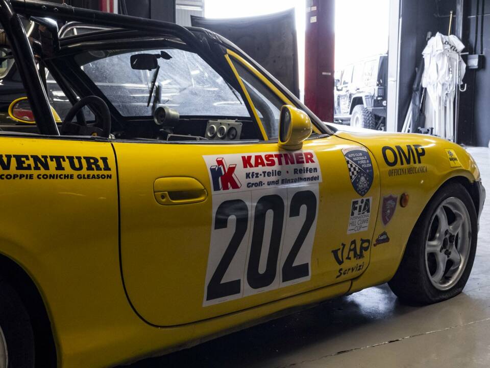 Bild 23/29 von Mazda MX-5 1.8 (2001)