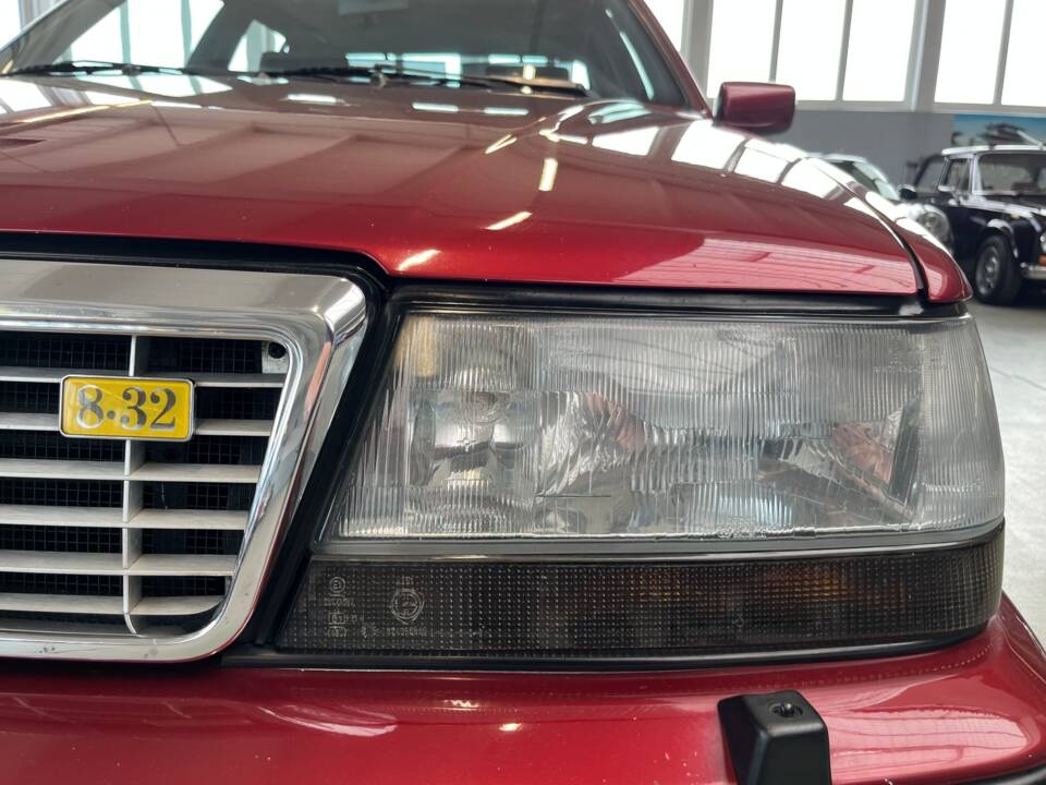 Image 34/47 of Lancia Thema 8.32 (1989)
