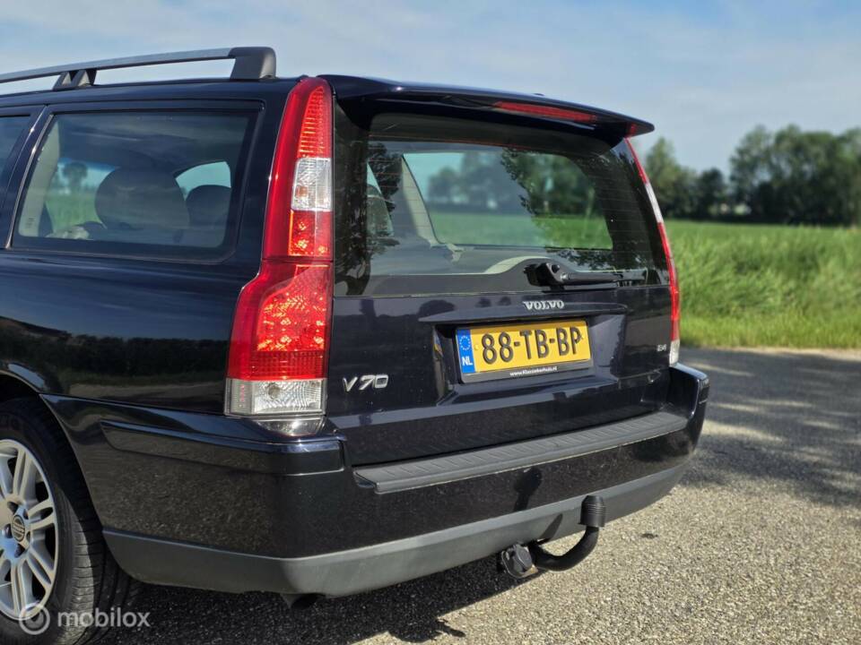 Image 5/39 of Volvo V 70 2.4 (2006)