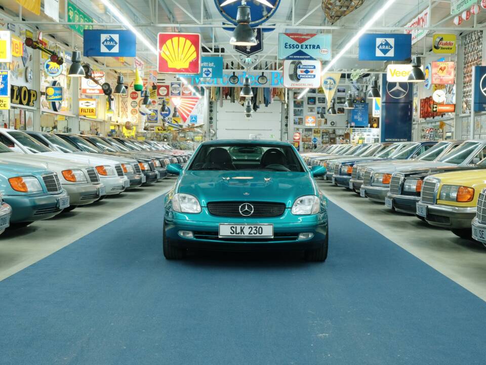 Immagine 9/50 di Mercedes-Benz SLK 230 Kompressor (1998)