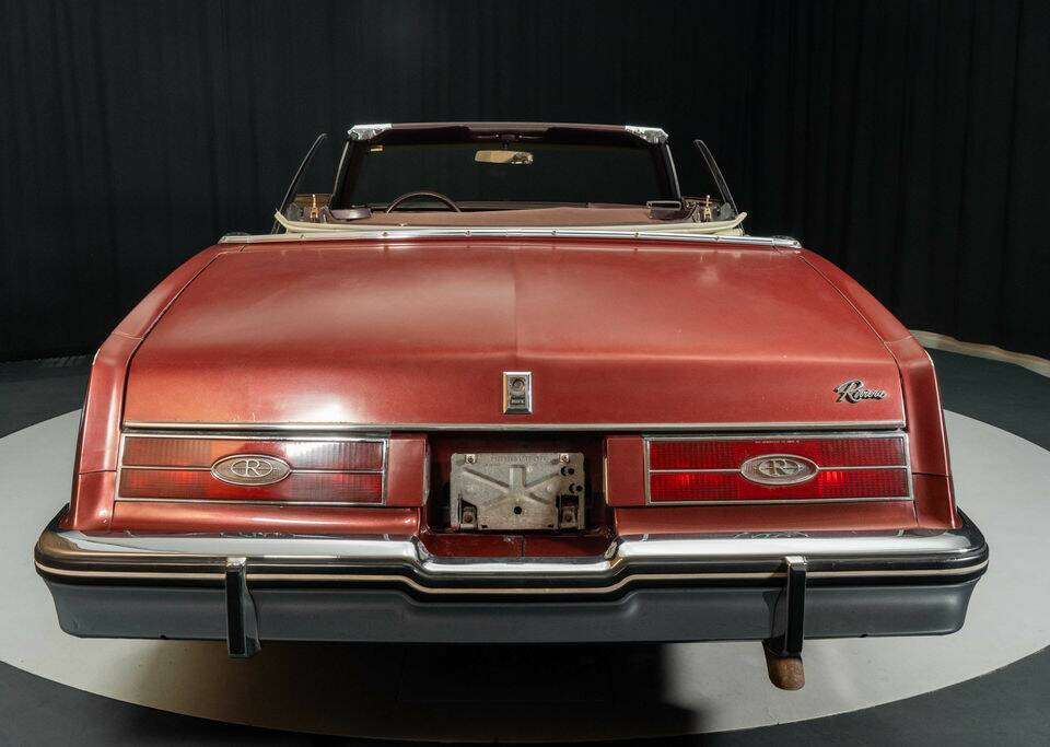 Bild 7/8 von Buick Riviera Convertible (1985)