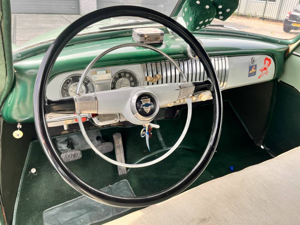 Image 2/8 of Chevrolet Deluxe Styleline (1952)