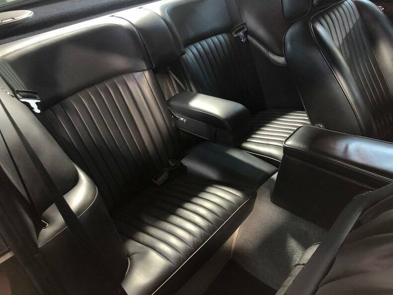 Image 21/34 of Aston Martin V8 Vantage (1987)