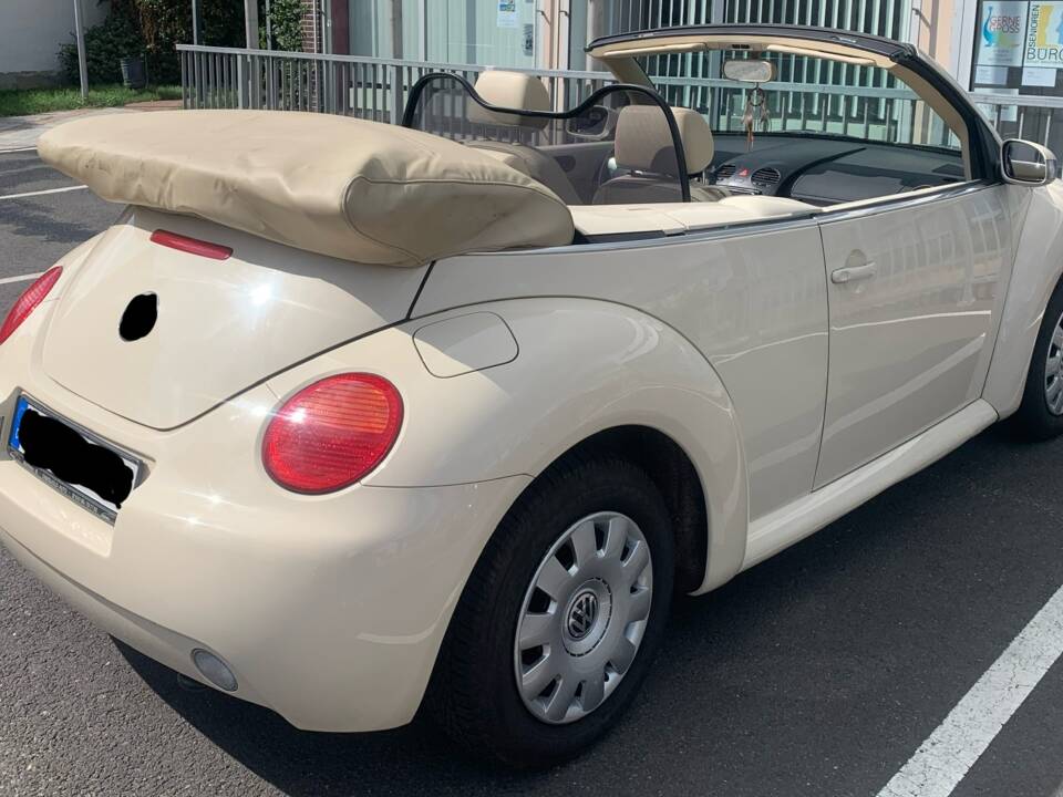 Image 2/9 of Volkswagen New Beetle 1.6 (2005)