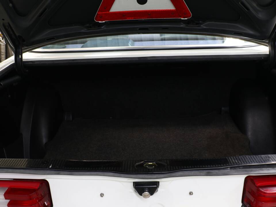 Bild 30/38 von Mercedes-Benz 230 CE (1984)