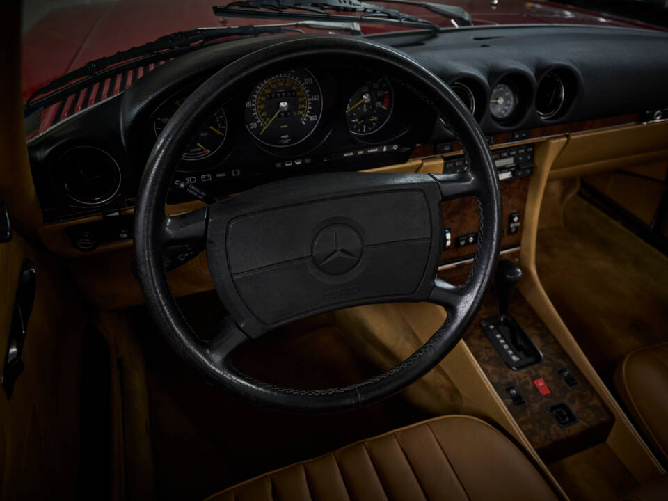 Image 47/89 of Mercedes-Benz 560 SL (1986)