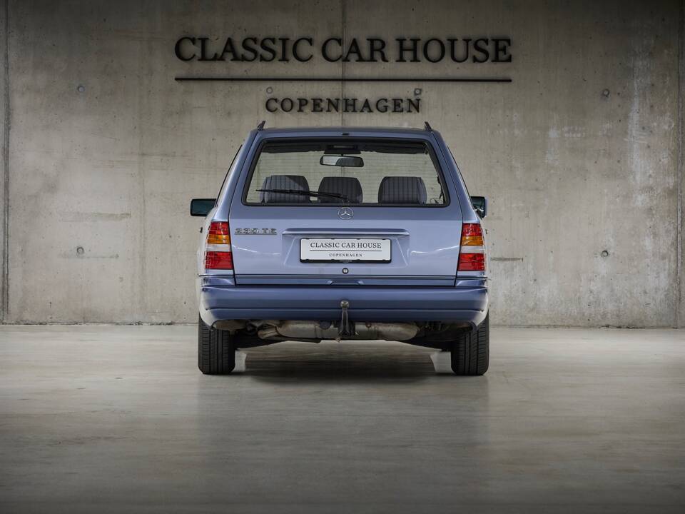 Image 8/100 of Mercedes-Benz 230 TE (1990)