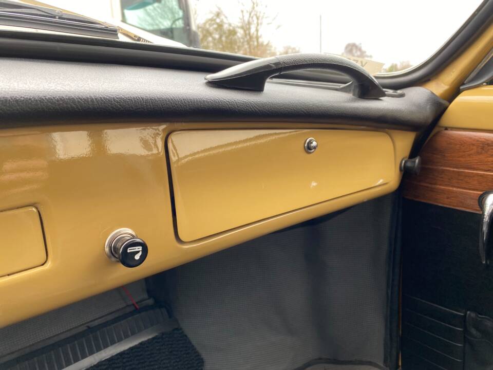 Image 35/42 de Volkswagen Karmann Ghia 1600 (1970)