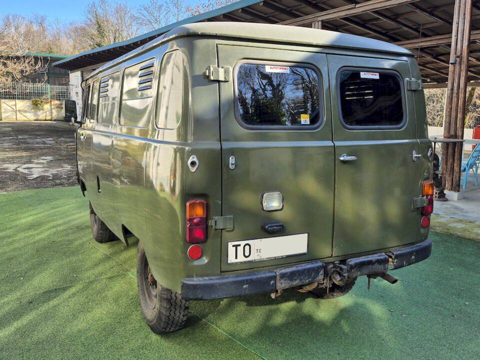 Image 13/51 of UAZ 3741 (1991)