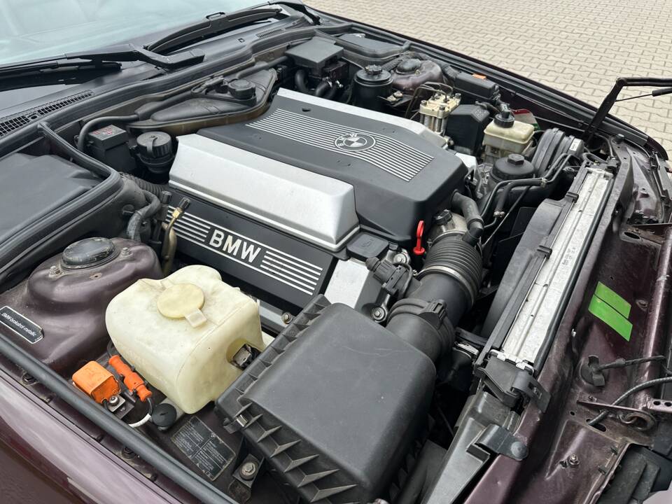 Bild 100/100 von BMW 540i (1992)