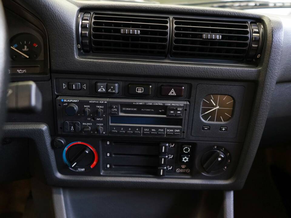 Afbeelding 23/25 van BMW 320i (1988)
