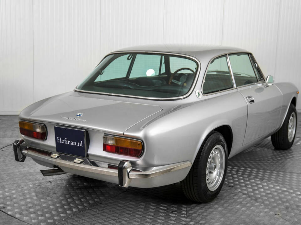 Image 27/50 of Alfa Romeo 2000 GT Veloce (1975)