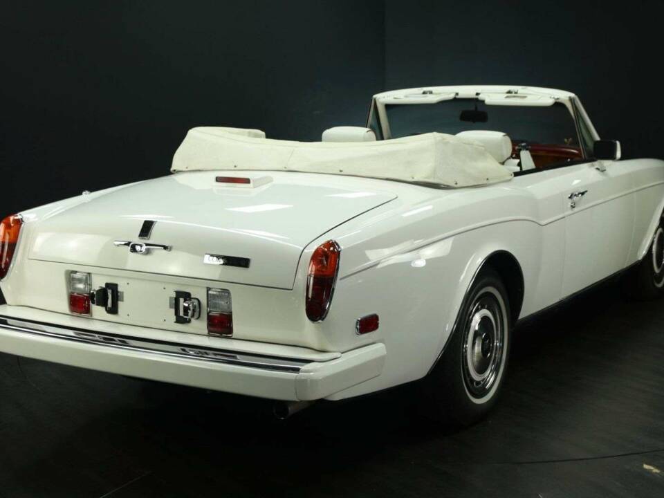 Image 2/50 of Rolls-Royce Corniche III (1991)