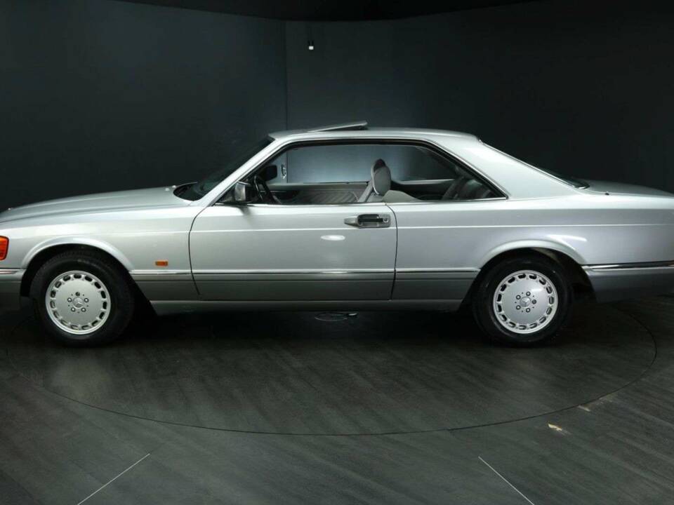 Afbeelding 3/50 van Mercedes-Benz 560 SEC (1991)