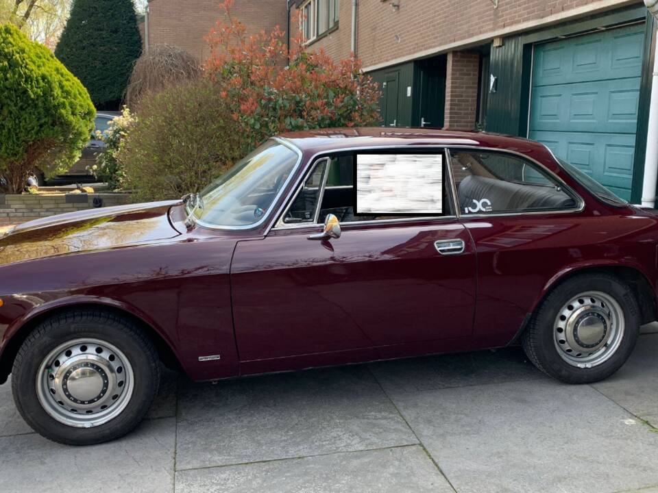 Image 5/15 of Alfa Romeo Giulia GT 1300 Junior (1971)