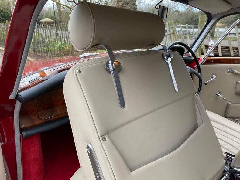 Image 30/50 of Bristol 410 (1967)