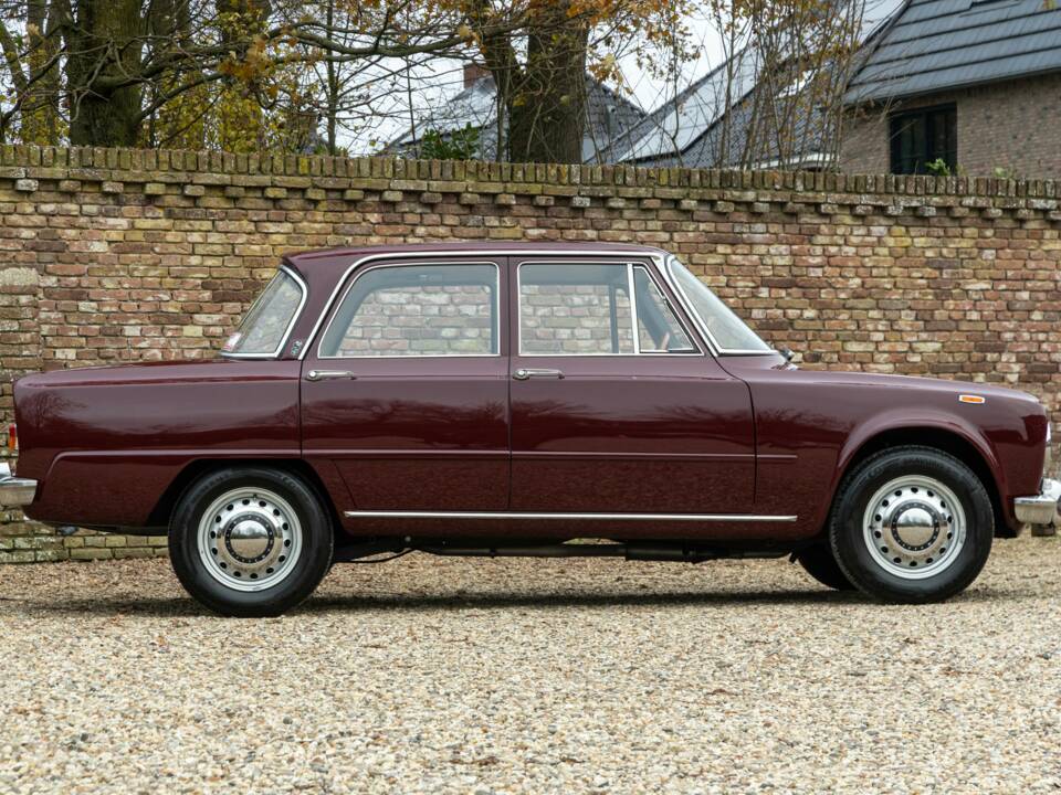 Imagen 31/50 de Alfa Romeo Giulia Nuova Super 1600 (1971)