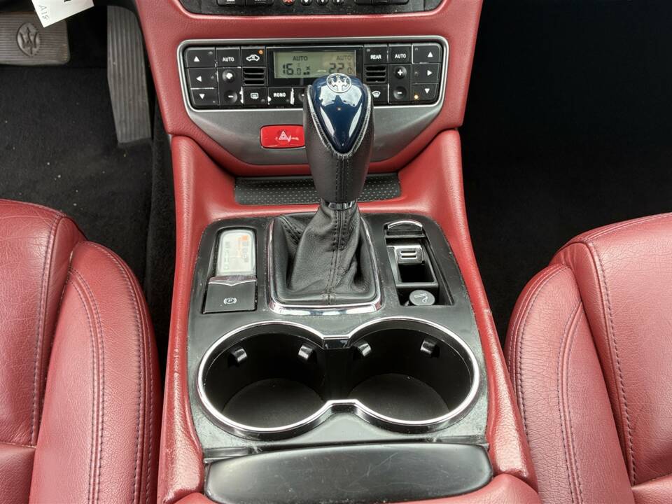 Immagine 18/39 di Maserati GranTurismo 4.2 (2008)