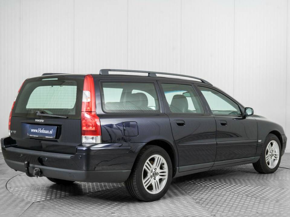 Bild 2/48 von Volvo V 70 2.4 (2006)