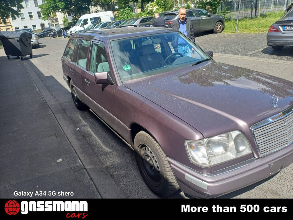 Imagen 2/14 de Mercedes-Benz E 220 T (1994)