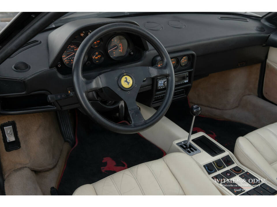 Image 15/41 de Ferrari 328 GTS (1989)