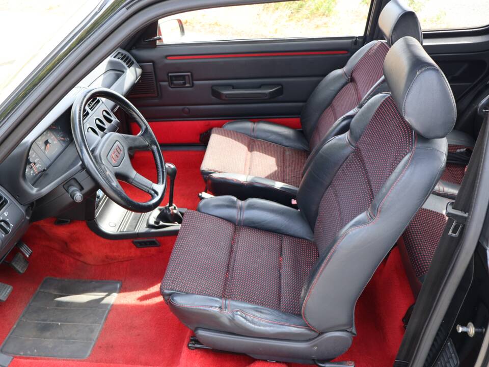 Obraz 51/56 pojazdu Peugeot 205 GTi 1.9 (1991)