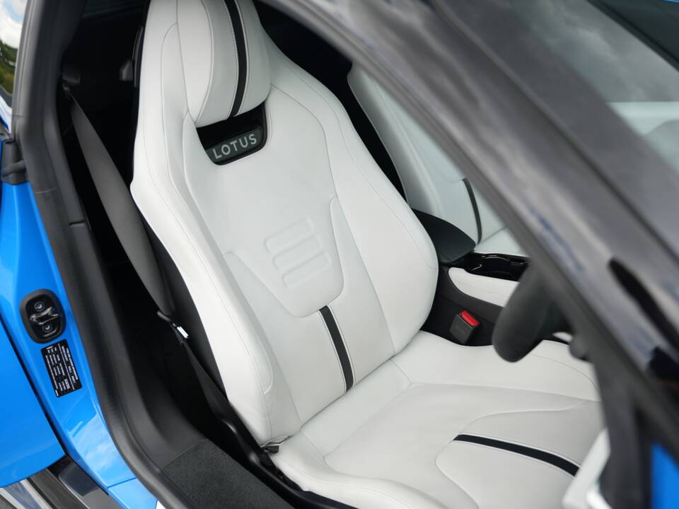 Image 13/50 of Lotus Emira "First Edition" (2022)