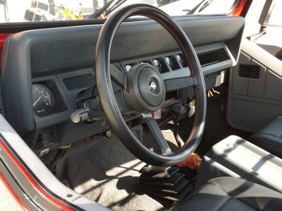 Image 17/50 of Jeep Wrangler 2.5L (1990)