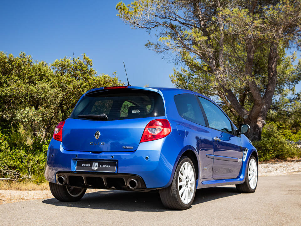 Image 33/40 of Renault Clio Gordini R.S. (2012)