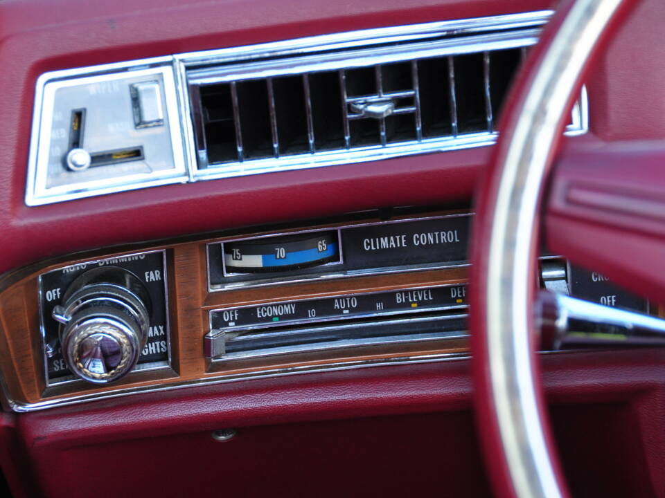 Image 31/75 of Cadillac Fleetwood Eldorado Convertible (1975)