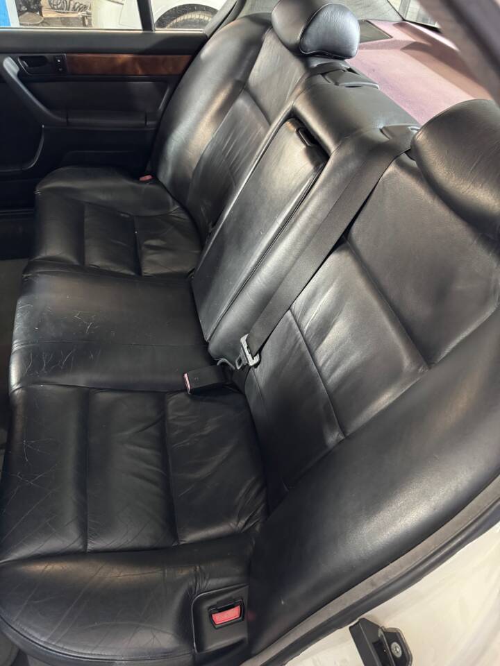 Image 19/37 of BMW 735i (1991)