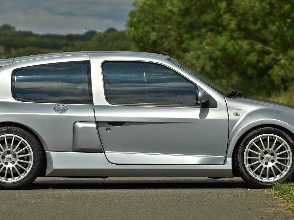 Bild 3/40 von Renault Clio II V6 (2001)