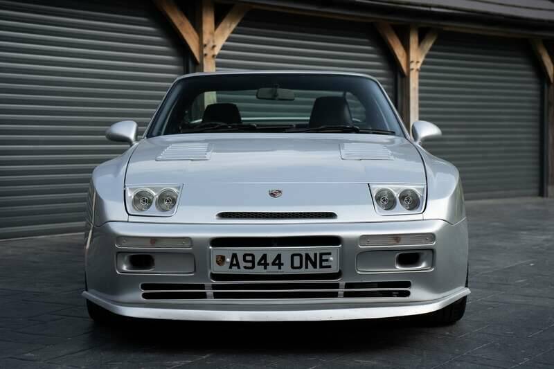 Immagine 17/50 di Porsche 944 Turbo (1990)