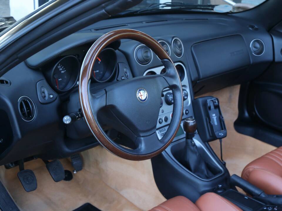 Afbeelding 3/50 van Alfa Romeo Spider 3.2 V6 24V (2003)