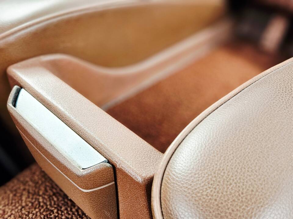 Immagine 12/16 di Mercedes-Benz 280 CE (1977)